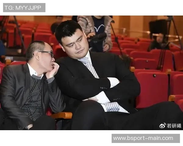 姚明对队员进行严厉训斥强调团队合作与个人责任的重要性