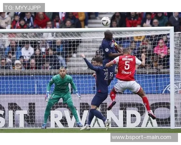 欧联杯焦点战AC米兰与巴黎圣日耳曼互交白卷转会传闻引发热议